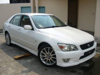 2003 Lexus IS200 Pictures