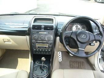 2003 Lexus IS200 Pictures