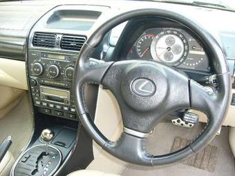 2003 Lexus IS200 Photos