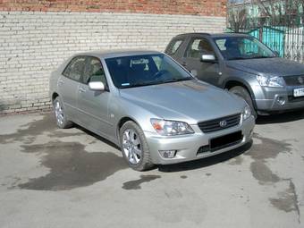 2003 Lexus IS200 Images