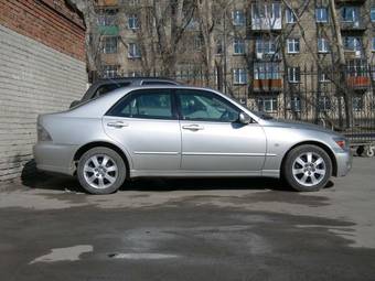 2003 Lexus IS200 Pictures