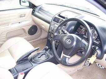 2004 Lexus IS200 Pictures