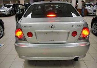 2005 Lexus IS200 Pics