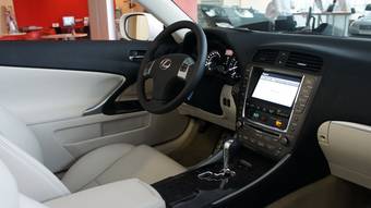 2011 Lexus IS250C Pictures