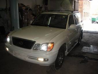 1999 Lexus LX470 Photos