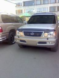 1999 Lexus LX470 Photos