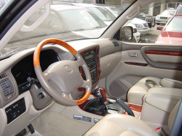 2000 Lexus LX470 Photos