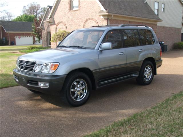 2000 Lexus LX470 Photos