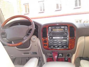 2000 Lexus LX470 Photos
