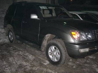2000 Lexus LX470 Photos