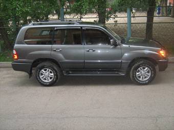 2000 Lexus LX470 Photos