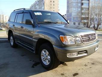 2000 Lexus LX470 Photos