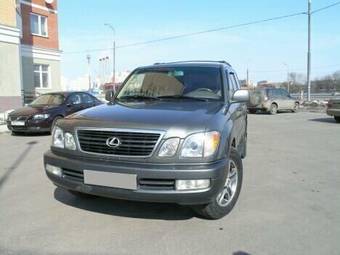 2000 Lexus LX470 Photos