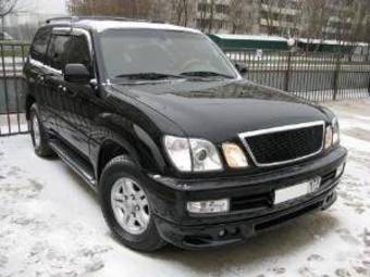 2000 Lexus LX470 Photos