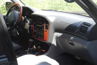 2000 Lexus LX470 Photos