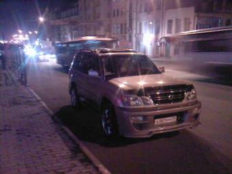 2000 Lexus LX470 Photos