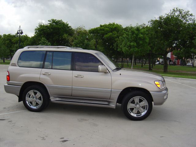 2001 Lexus LX470