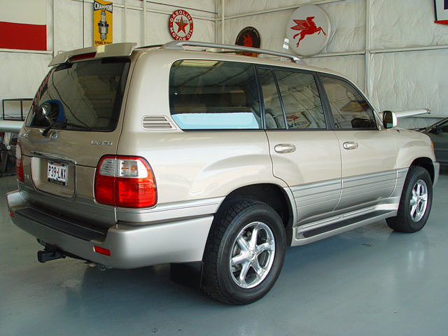 2001 Lexus LX470 Photos