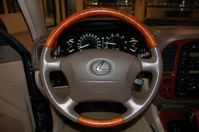 2001 Lexus LX470 Photos
