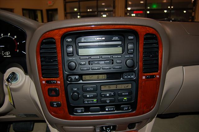 2001 Lexus LX470 Pictures