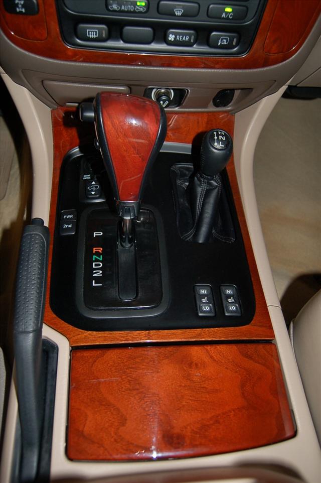 2001 Lexus LX470 Photos