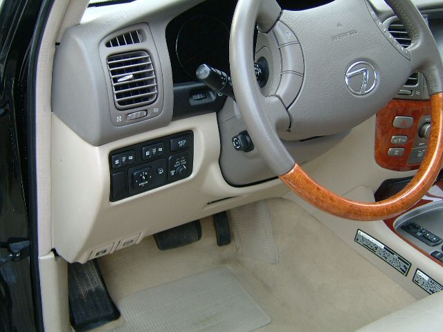 2002 Lexus LX470 Pictures