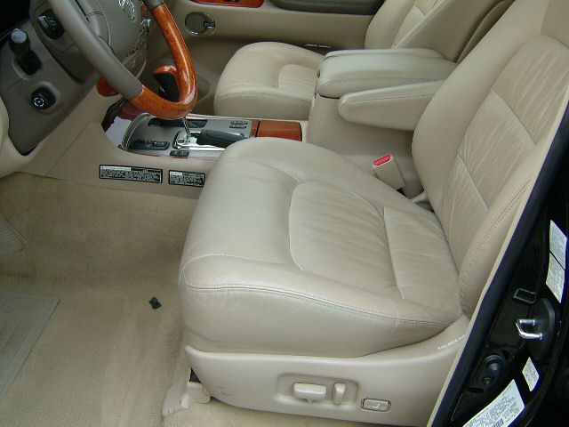 2002 Lexus LX470 Pictures