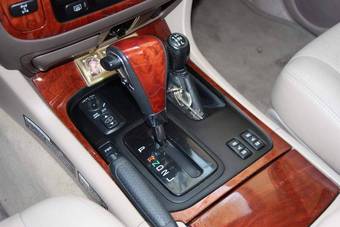 2002 Lexus LX470 Photos