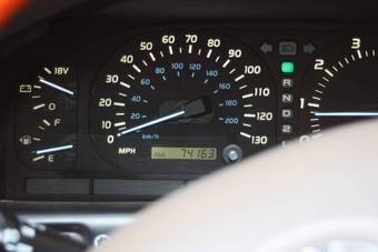 2002 Lexus LX470 Photos