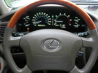2002 Lexus LX470 Photos