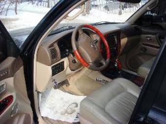 2002 Lexus LX470 Photos