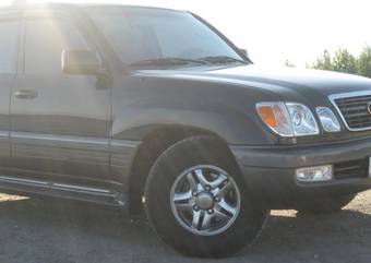 2002 Lexus LX470 Photos