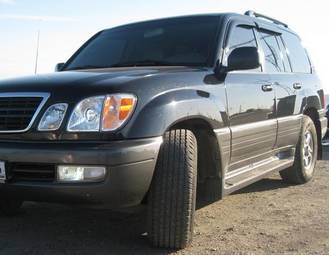 2002 Lexus LX470 Photos