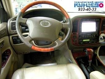2002 Lexus LX470 Photos