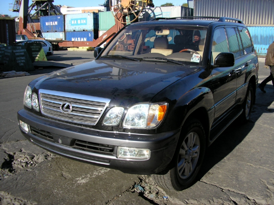2003 Lexus LX470 Pictures