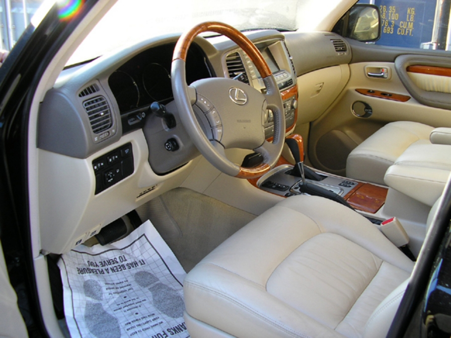 2003 Lexus LX470 Photos
