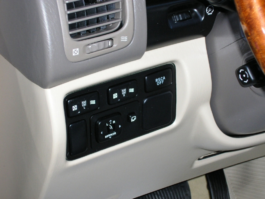 2003 Lexus LX470 Photos