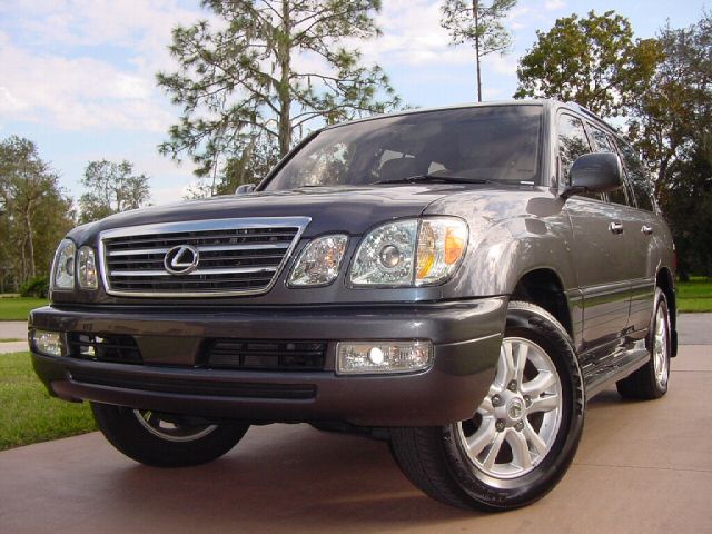 2003 Lexus LX470 Photos
