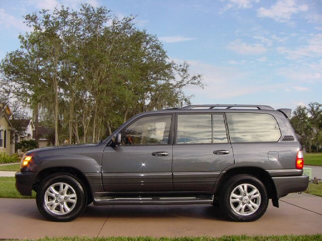 2003 Lexus LX470 Pictures