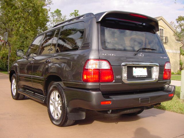 2003 Lexus LX470 Photos