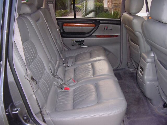 2003 Lexus LX470 Images