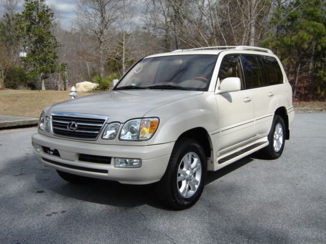 2003 Lexus LX470 Pics