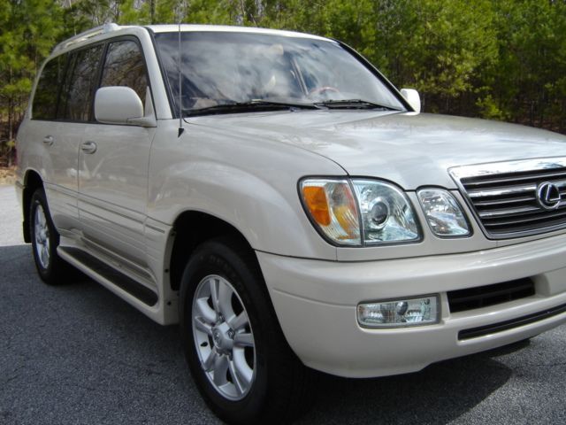 2003 Lexus LX470 Photos