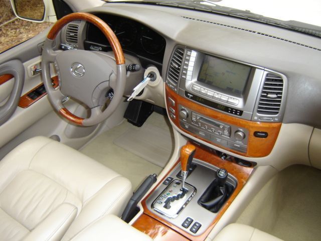 2003 Lexus LX470 Photos