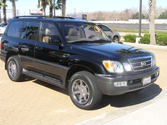 2003 Lexus LX470 Pictures