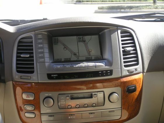 2003 Lexus LX470 Photos