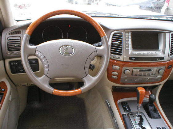 2003 Lexus LX470 Pictures
