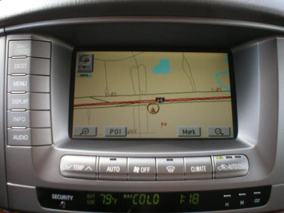 2003 Lexus LX470 Photos