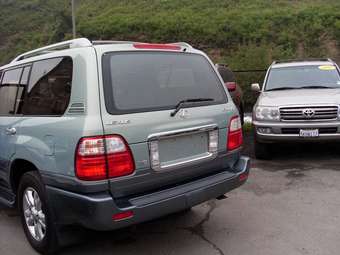 2003 Lexus LX470 Photos