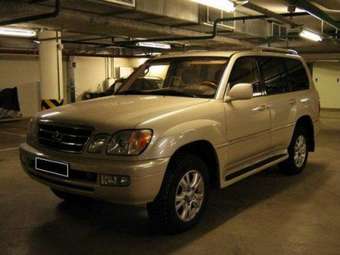 2003 Lexus LX470 Pictures